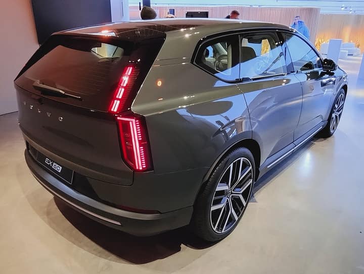 Volvo EX60: más de 50.000 pedidos, entregas que van lentas y precio en España desde 64.900 euros